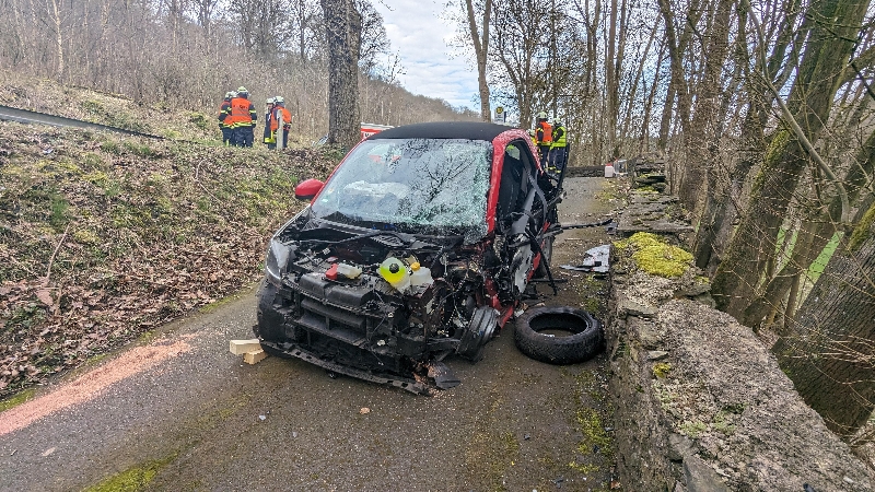 Einsatzfoto Verkehrsunfall eingklemmte ...